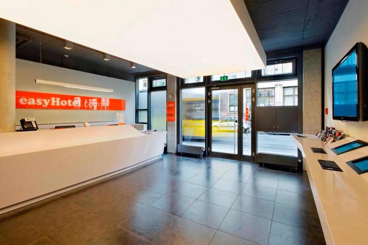 Easyhotel Berlin Hackescher Markt — Foto 2